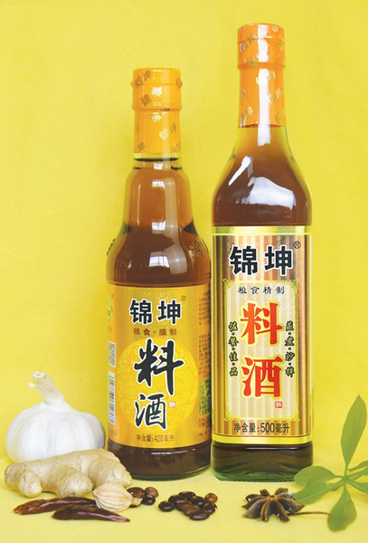 锦坤精制料酒420ml/瓶（左），500ml/瓶（右）
